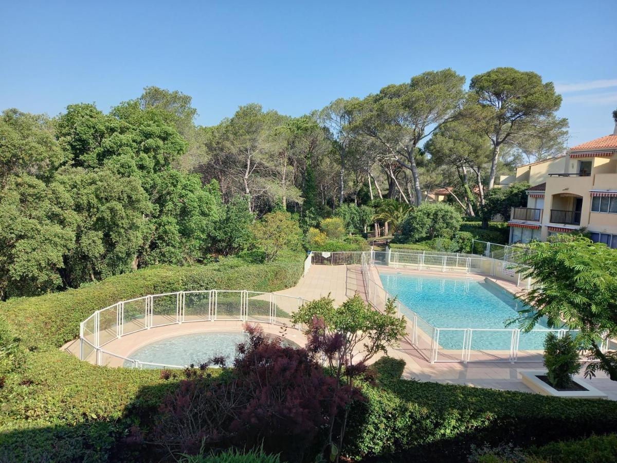 Les Hauts Du Golf Rez De Jardin Piscine Tennis Saint-Raphael  Exterior photo